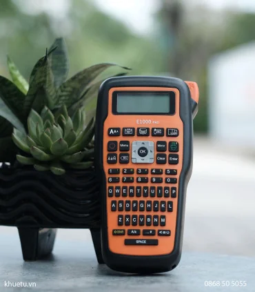 Máy in nhãn Máy in nhãn cầm tay E1000 PRO (EN) | ⓿❽❻❽❺⓿❺⓿❺❺ | Máy in nhãn, máy in tem, máy in mã vạch | khuetu.vn