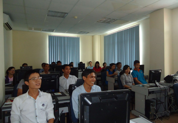 Khuê Tú tham gia khoá tập huấn: Tư vấn và hỗ trợ bán hàng cho máy quét tài liệu Kodak 2013
