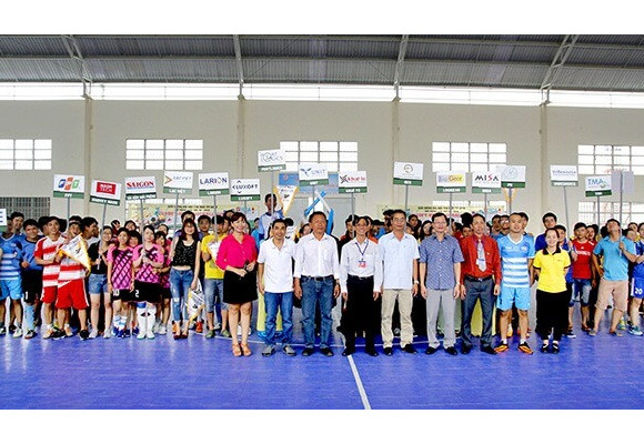 Khuê Tú tham gia giải bóng đá LUXOFT – HCA FOOTBALL CUP 2016